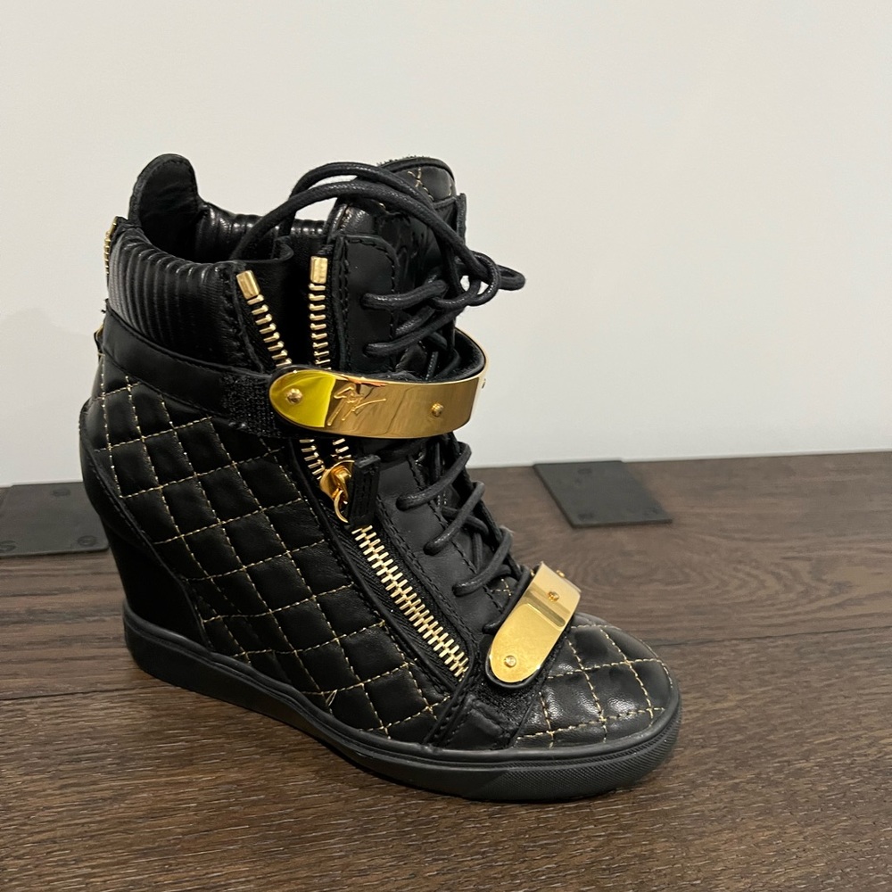 Like new Giuseppe Zanotti sneakers only wore them once come with dust bag